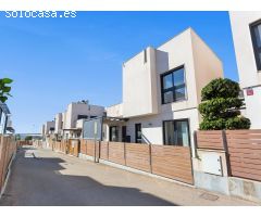 VILLA CON PISCINA PRIVADA EN AGUAS NUEVAS!