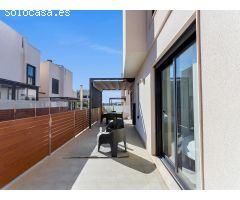 VILLA CON PISCINA PRIVADA EN AGUAS NUEVAS!