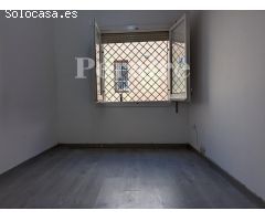 ¡CON PATIO EN VILA DE GRACIA!