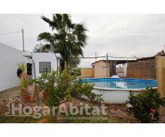 CASA CON AMPLIO TERRENO, PISCINA Y TRASTERO