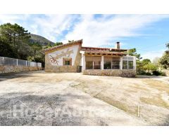 CHALET REFORMADO CON TERRAZA, PISCINA, BARBACOA Y PARKING