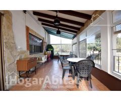 CHALET REFORMADO CON TERRAZA, PISCINA, BARBACOA Y PARKING