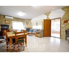 CHALET REFORMADO CON TERRAZA, PISCINA, BARBACOA Y PARKING