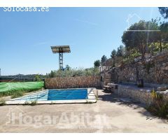 CHALET RÚSTICO CON PISCINA PRIVADA, TERRAZA Y PARCELA