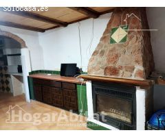CHALET RÚSTICO CON PISCINA PRIVADA, TERRAZA Y PARCELA