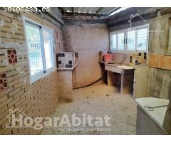 CHALET RÚSTICO CON PISCINA PRIVADA, TERRAZA Y PARCELA