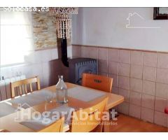 CHALET CON TERRAZA Y JARDÍN EN CAÑADA