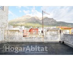 GRAN CASA CON GARAJE, TRES TERRAZAS Y TRASTERO EN EL CENTRO