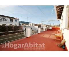 EXTERIOR Y ACOGEDOR CON TERRAZA EN EL CENTRO