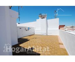 EDIFICIO SEMINUEVO Y REFORMADO CON LOCAL COMERCIAL, 3 TRASTEROS Y TERRAZA
