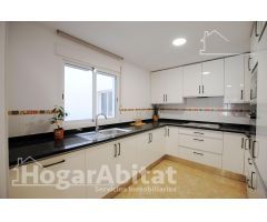 EDIFICIO SEMINUEVO Y REFORMADO CON LOCAL COMERCIAL, 3 TRASTEROS Y TERRAZA