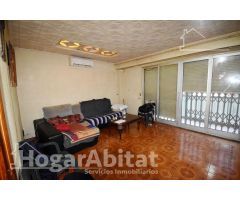 AMPLIA CASA CON TERRAZA Y GARAJE CERCA DEL METRO