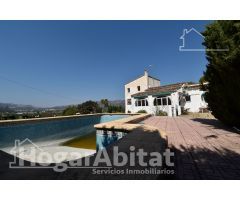 GRAN CHALET CON PISCINA, GARAJE, TERRAZA Y PARCELA