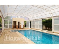 EXTERIOR CON PISCINA, GARAJE Y TERRAZA JUNTO A LA PLAYA