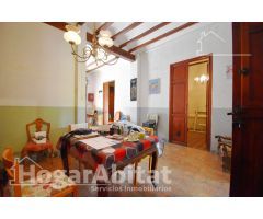 AMPLIA CASA CON TERRAZA Y BALCÓN, CERCA DE LA AV DEL GRAU Y DEL CENTRO