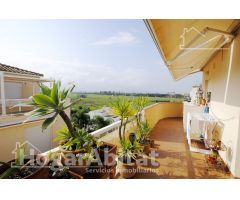 PRECIOSO ÁTICO SEMINUEVO CON PISCINA Y TERRAZA MUY CERCA DE LA PLAYA