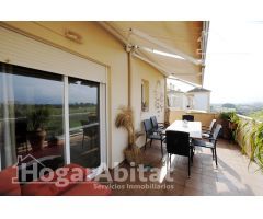 PRECIOSO ÁTICO SEMINUEVO CON PISCINA Y TERRAZA MUY CERCA DE LA PLAYA