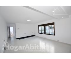 ESPECTACULAR CHALET REFORMADO CON GARAJE, TERRAZA Y PISCINA