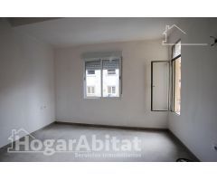 ¡EXCELENTE OPORTUNIDAD! AMPLIO, REFORMADO Y EXTERIOR CON TRASTERO