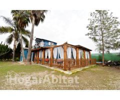 CHALET SEMINUEVO CON JARDÍN Y DOS TERRAZAS CERCA DE LA PLAYA