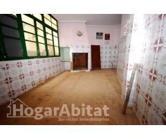 GRAN CASA PARA HACER A TU HOGAR DE SUEÑO  EN PLENO DE CENTRO