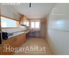 ¡A ESTRENAR! EN PRIMERA LÍNEA DE PLAYA, CON VISTAS AL MAR, PISCINA Y GARAJE