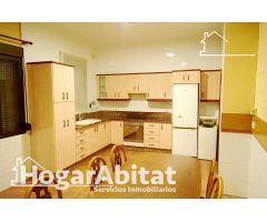 GRAN CASA EN EL CENTRO CON ESPACIOSA TERRAZA