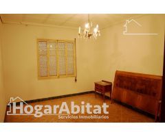 GRAN CASA EN EL CENTRO CON ESPACIOSA TERRAZA