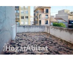 GRAN CASA EN EL CENTRO CON ESPACIOSA TERRAZA