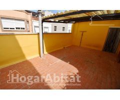 GRAN CASA SEMIREFORMADA CON TERRAZA