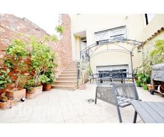 ¡CASA ESPECTACULAR! REFORMADA CON GARAJE Y TRES TERRAZAS, CERCA DEL CENTRO