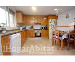 ADOSADO ESQUINERO Y SEMINUEVO CON GARAJE DOBLE, BALCÓN Y TRASTERO