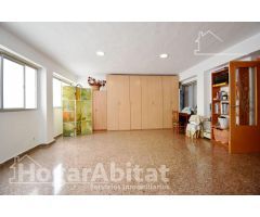 ¡CENTRO! MUY AMPLIO, LUMINOSO Y EXTERIOR CON TERRAZA Y BALCÓN