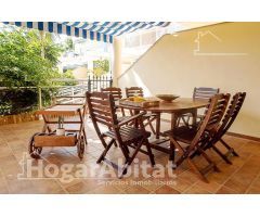 EXTERIOR CON PISCINA, GARAJE Y TERRAZA JUNTO A LA PLAYA