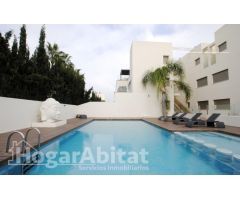 BONITO Y EXTERIOR EN RESIDENCIAL CON GARAJE, PISCINA Y TERRAZA, JUNTO A LA PLAYA