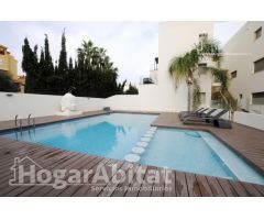 BONITO Y EXTERIOR EN RESIDENCIAL CON GARAJE, PISCINA Y TERRAZA, JUNTO A LA PLAYA