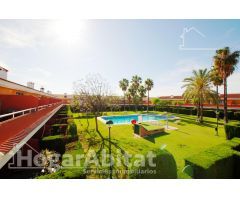 ADOSADO LUMINOSO EN RESIDENCIAL CON PISCINA Y TERRAZA, CERCA DEL MAR