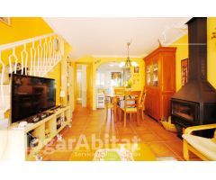 ADOSADO LUMINOSO EN RESIDENCIAL CON PISCINA Y TERRAZA, CERCA DEL MAR
