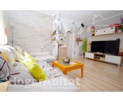 ¡OPORTUNIDAD DE INVERSIÓN! CHALET ESQUINERO CON TERRAZA, JARDÍN Y GARAJE