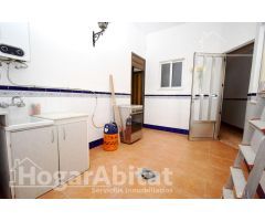 CASA AMPLIA Y LUMINOSA CON GARAJE Y TRASTERO, EN PLENO CENTRO