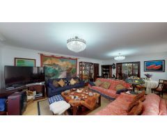 Gran casa con locales comerciales en Cala Ratjada