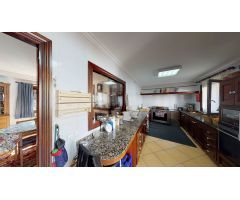 Gran casa con locales comerciales en Cala Ratjada