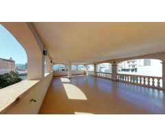Gran casa con locales comerciales en Cala Ratjada