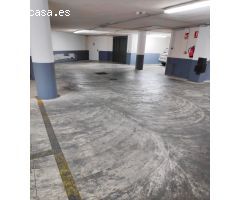 Plaza de garaje grande + trastero