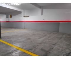 Amplia plaza de garaje para coche y varias motos en Av. San Onofre de Quart de Poblet.