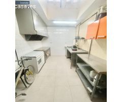 Local con vado permanente, situado en zona Santa Cecilia