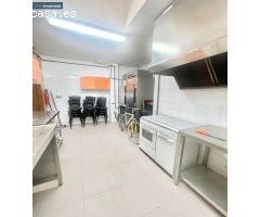 Local con vado permanente, situado en zona Santa Cecilia