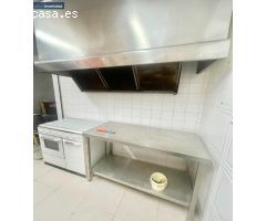 Local con vado permanente, situado en zona Santa Cecilia