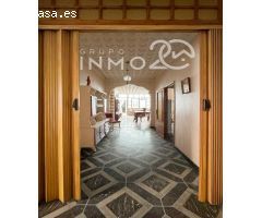 Se vende estupenda casa esquinera con 3 salones y patio en Slberique