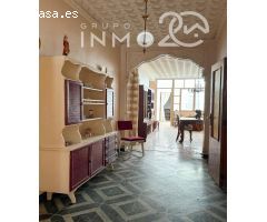 Se vende estupenda casa esquinera con 3 salones y patio en Slberique
